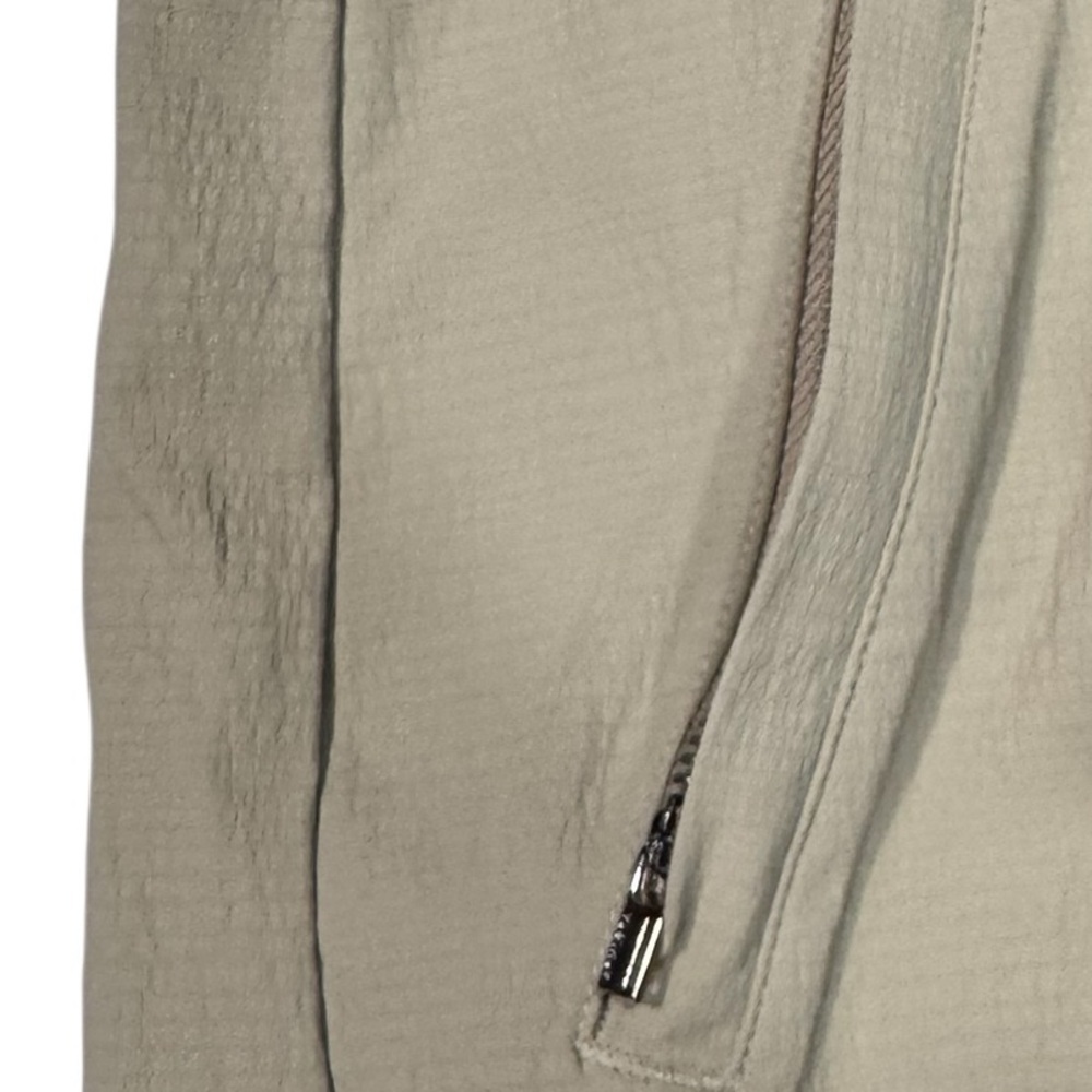 ATHLETA Trekkie North Short UPF Secure Pockets Tan Neutral NWT 16 - Picture 6 of 13
